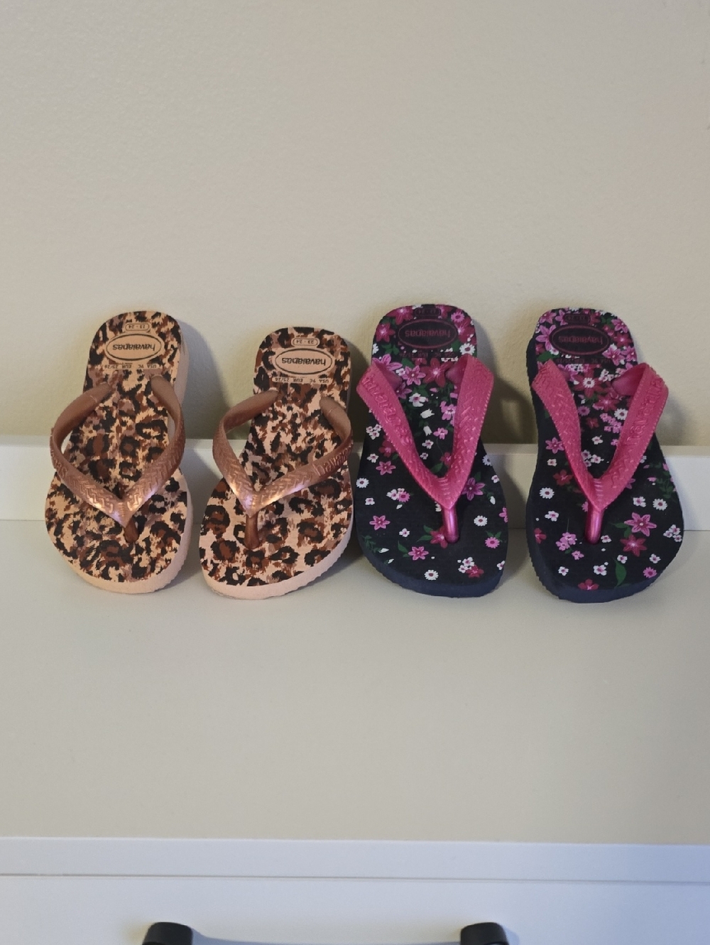 2 Pair Havaianas Kids Flip Flops - Leopard Rose Gold & Floral Pink Toddler Sz 9